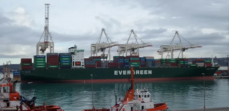 EVER USEFUL Container Ship IMO 9168879 photo 10