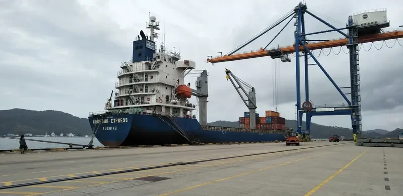 HARBOUR EXPRESS Container Ship IMO 9176503 photo 3