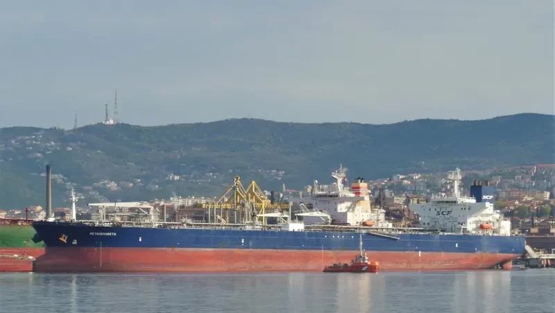VORETS Tanker IMO 9186596 photo 2