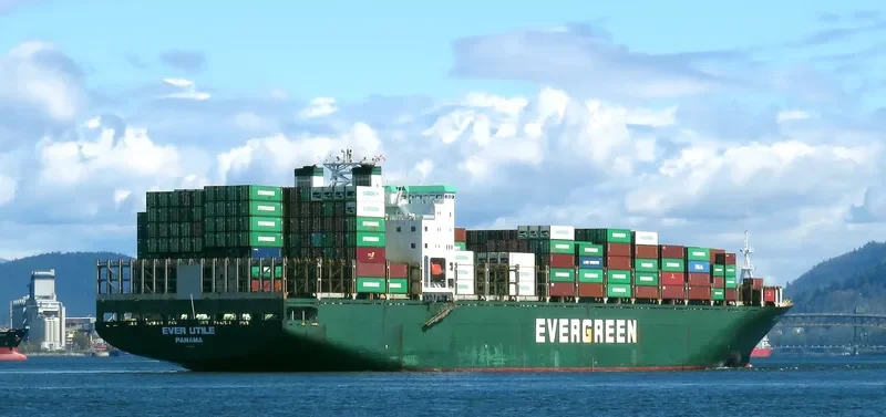 EVER UTILE Container Ship IMO 9188154 photo 3