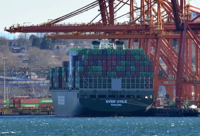 EVER UTILE Container Ship IMO 9188154 photo 5