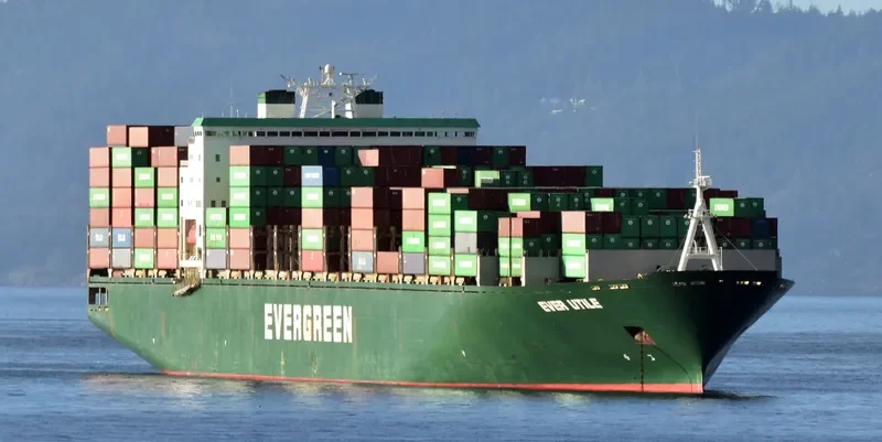 EVER UTILE Container Ship IMO 9188154 photo 8