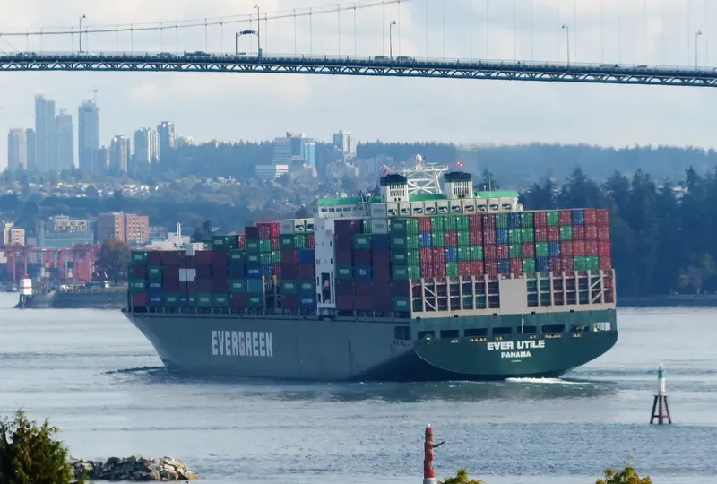 EVER UTILE Container Ship IMO 9188154 photo 10