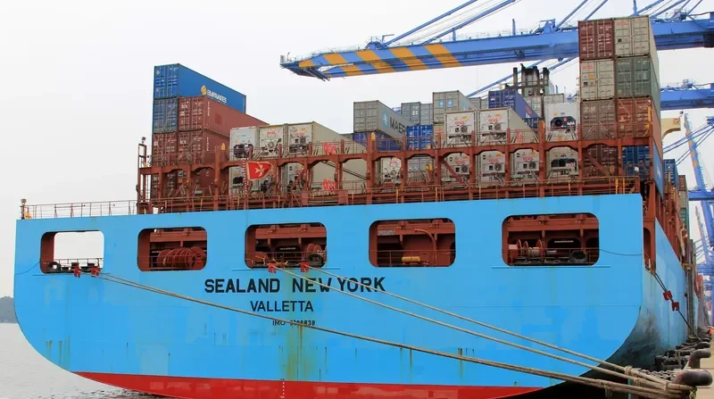 YORK Container Ship IMO 9196838 photo 4