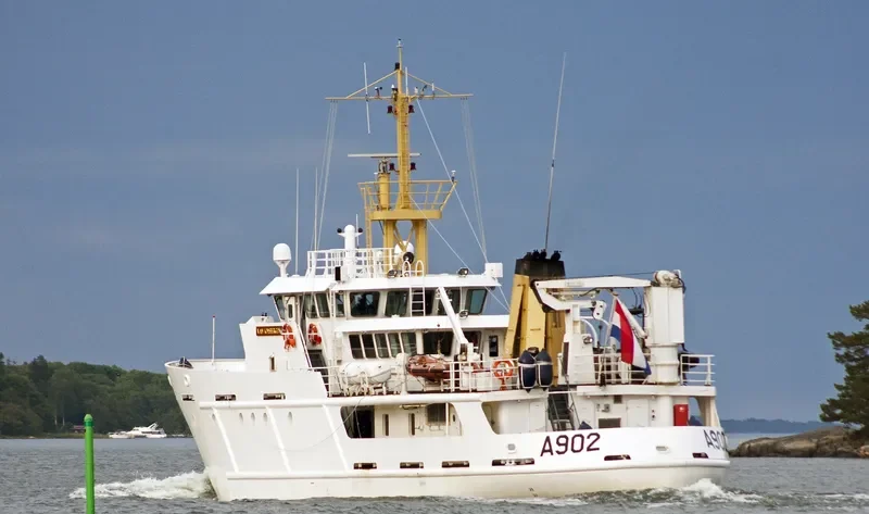 VAN KINSBERGEN General Cargo IMO 9201578 photo 5