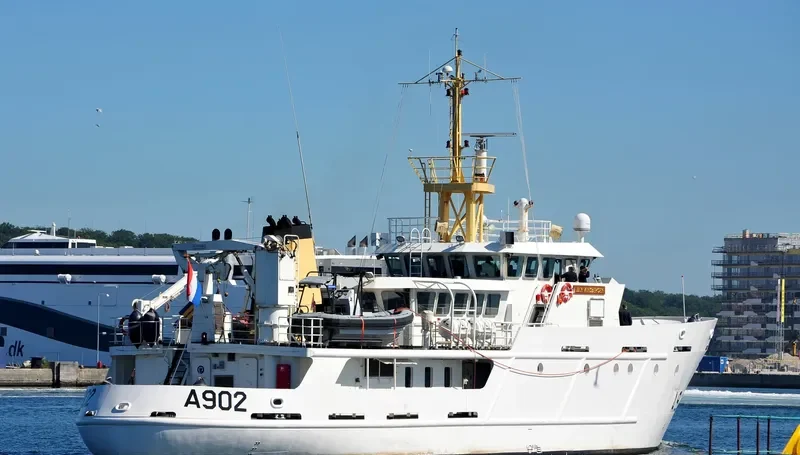 VAN KINSBERGEN General Cargo IMO 9201578 photo 10