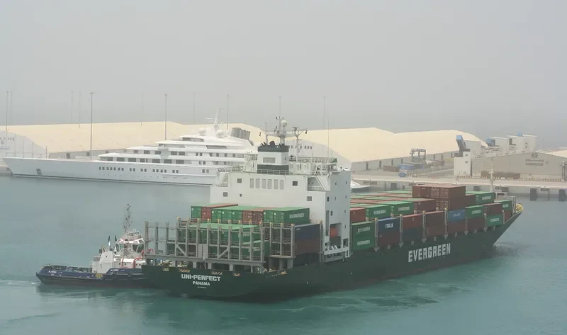 UNI PERFECT Container Ship IMO 9202182 photo 5