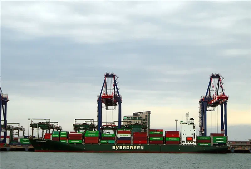 UNI POPULAR Container Ship IMO 9202209 photo 4