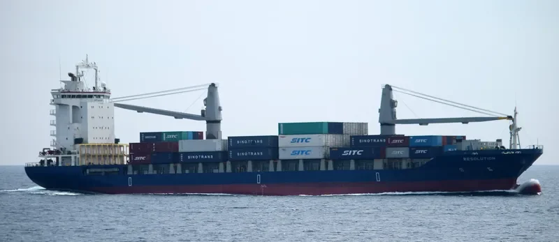 RESOLUTION Container Ship IMO 9202780 photo 2