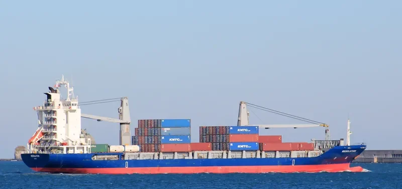 RESOLUTION Container Ship IMO 9202780 photo 7