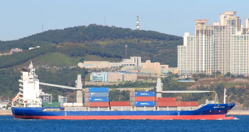 RESOLUTION Container Ship IMO 9202780 photo 8