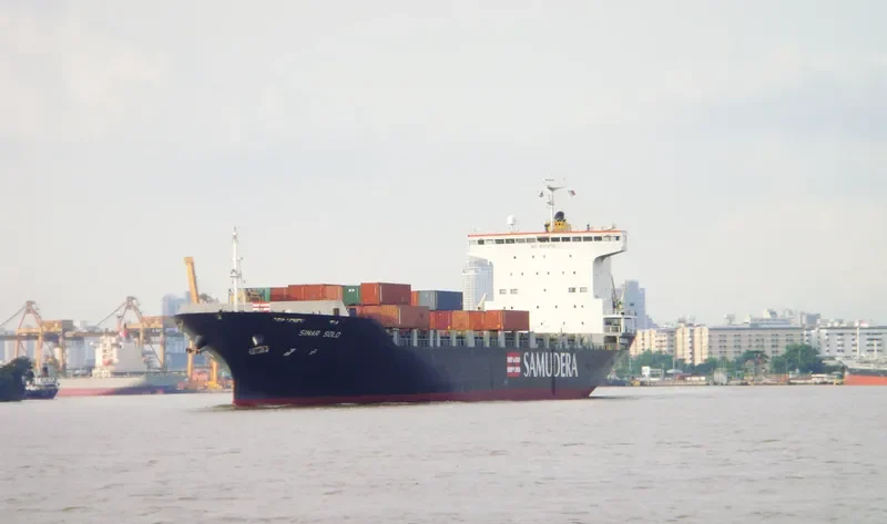 SINAR SOLO Container Ship IMO 9202792 photo 3