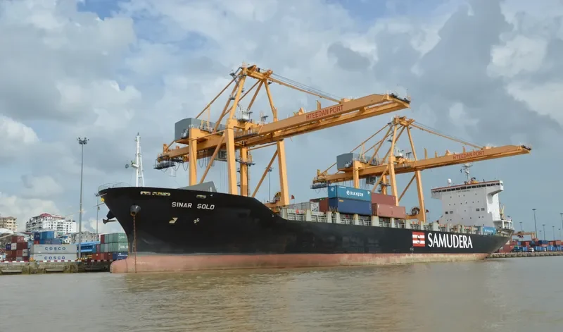 SINAR SOLO Container Ship IMO 9202792 photo 6