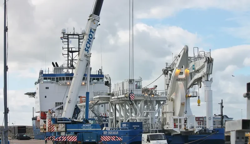 DEEP ENDEAVOUR Offshore Vessel IMO 9203306 photo 9