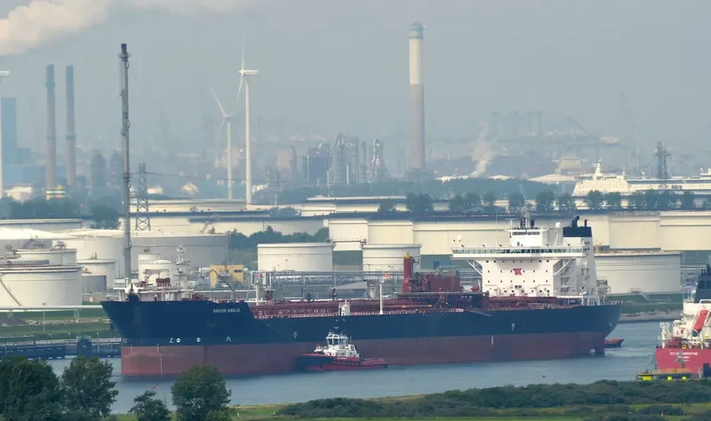 NAVION ANGLIA Tanker IMO 9204752 photo 3