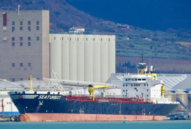 SEATURBOT Tanker IMO 9204764 photo 4