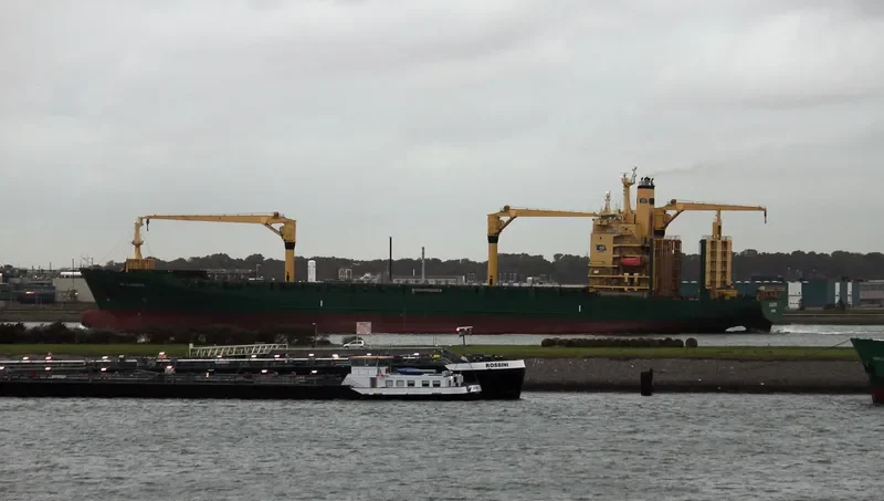SPIRIT OF MANILA Container Ship IMO 9204972 photo 9