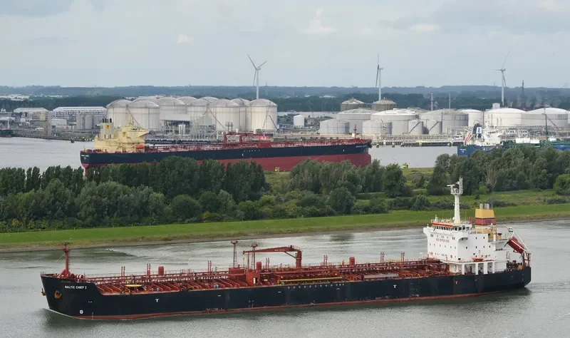TORO Tanker IMO 9208124 photo 8