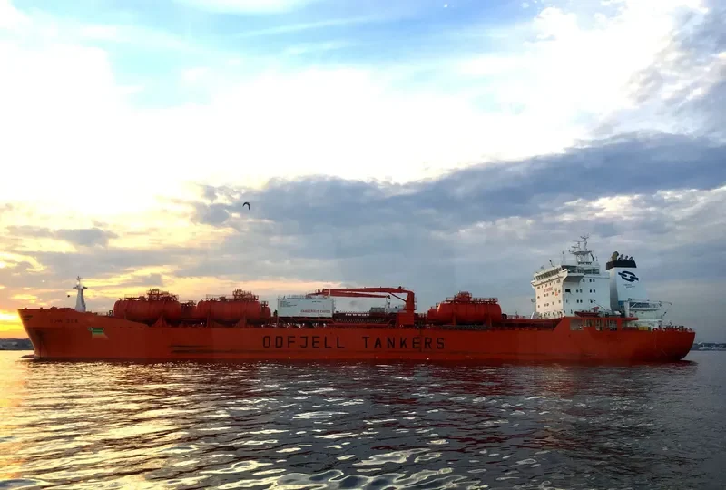 BOW SEA Tanker IMO 9215282 photo 9