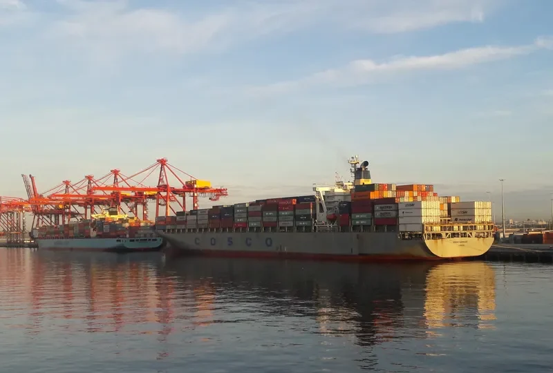 COSCO HAMBURG Container Ship IMO 9221085 photo 4