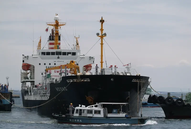 AT GLORY Tanker IMO 9223710 photo 5