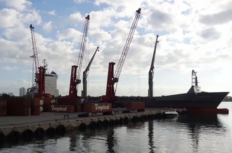 TROPIC UNITY Container Ship IMO 9225275 photo 6
