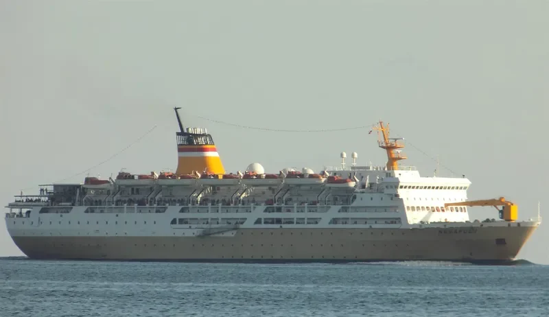NGGAPULU Passenger Ship IMO 9226499 photo 9