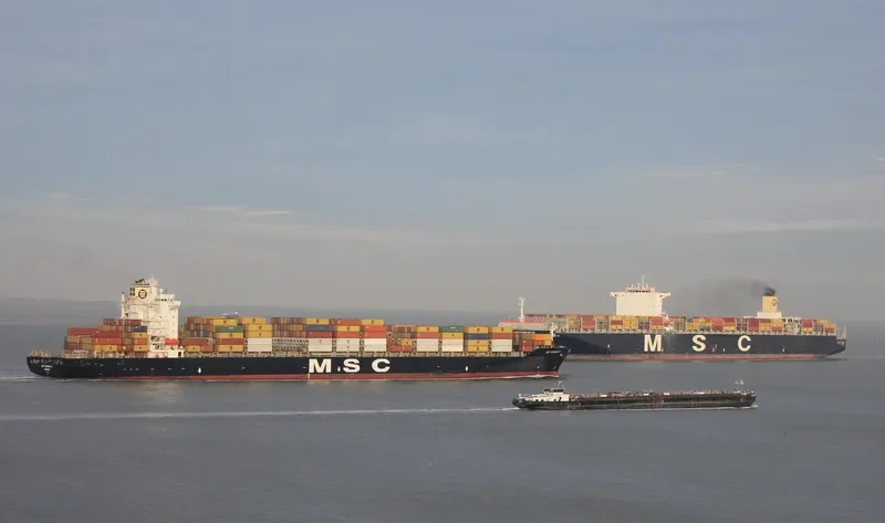 MSC VAISHNAVI R. Container Ship IMO 9227340 photo 2
