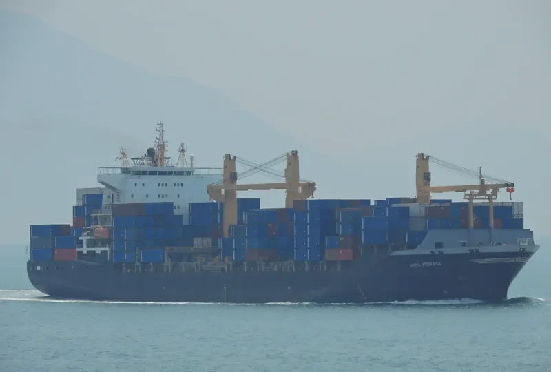 COMMODORE Container Ship IMO 9228552 photo 8