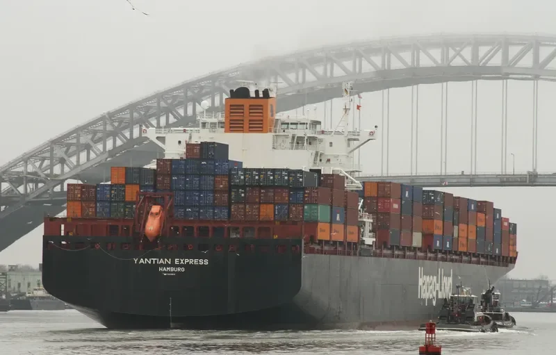 YANTIAN EXPRESS Container Ship IMO 9229831 photo 4
