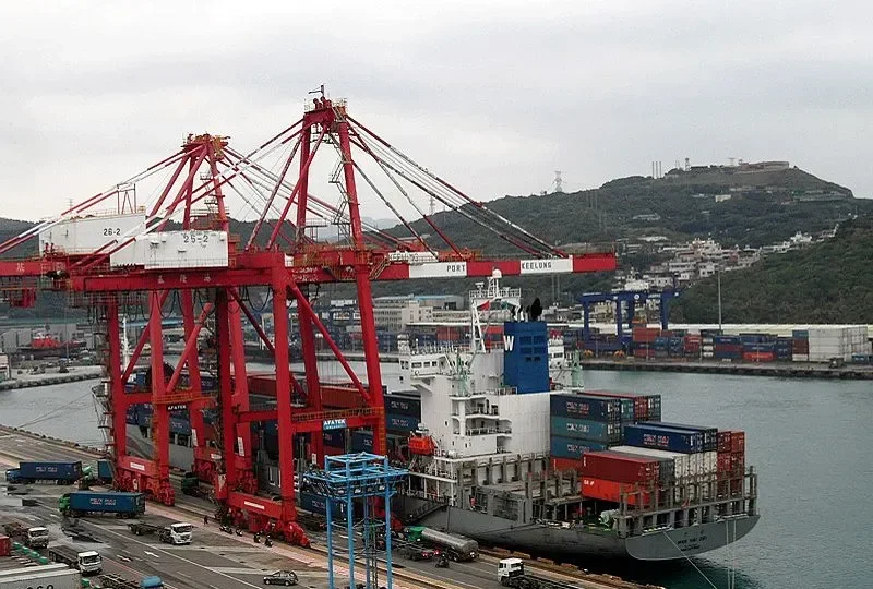 WAN HAI 261 Container Ship IMO 9230206 photo 8