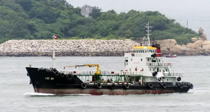 LEE BO Tanker IMO 9230397 photo 3