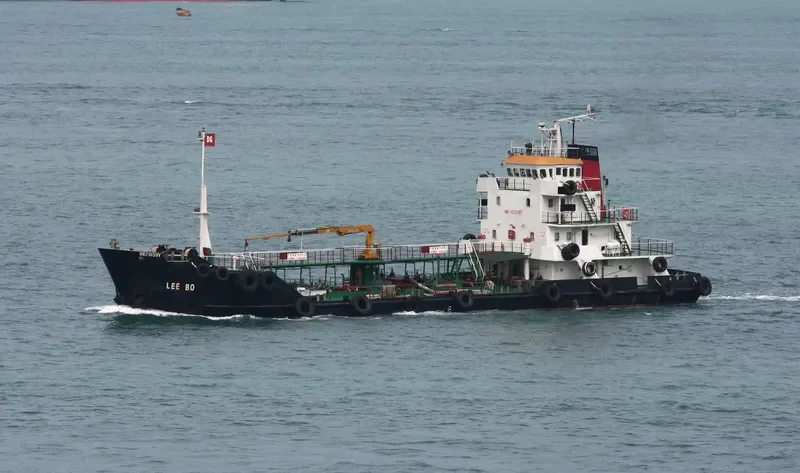 LEE BO Tanker IMO 9230397 photo 6