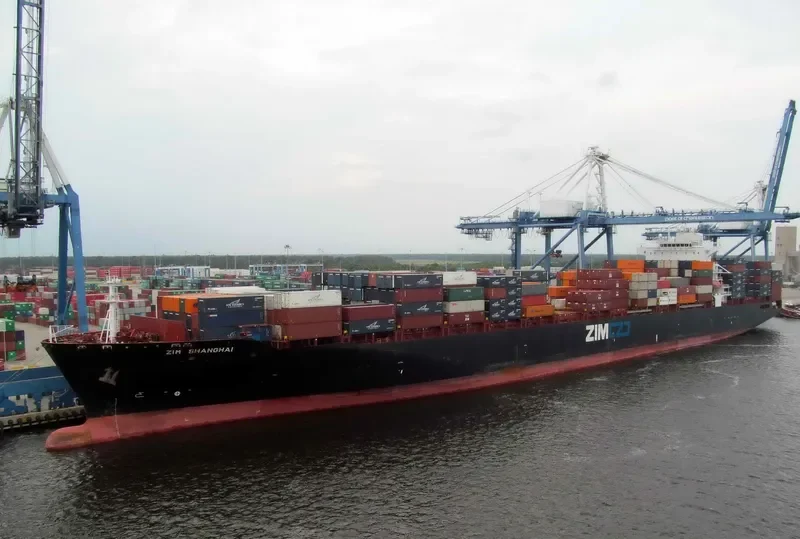 ZIM SHANGHAI Container Ship IMO 9231822 photo 3