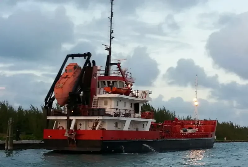 OCEAN TRADER Tanker IMO 9236602 photo 2