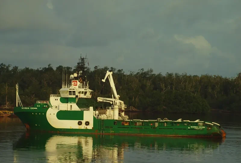 CROWN Offshore Vessel IMO 9236963 photo 4