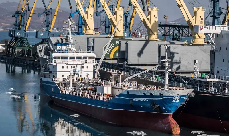 ZALIV VOSTOK Tanker IMO 9237711 photo 2