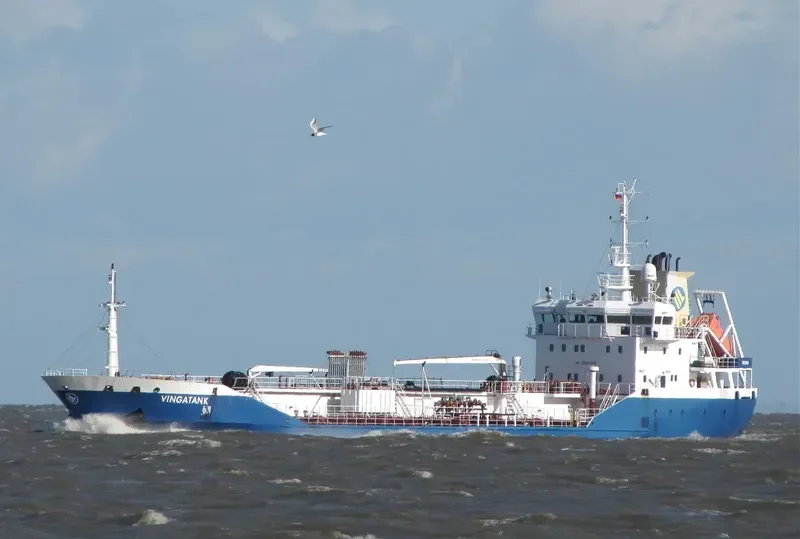 ZALIV VOSTOK Tanker IMO 9237711 photo 4
