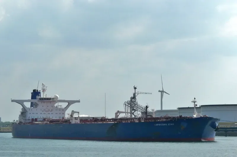 LULU Tanker IMO 9237797 photo 4
