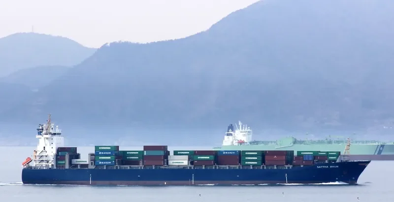 SATTHA BHUM Container Ship IMO 9240330 photo 2