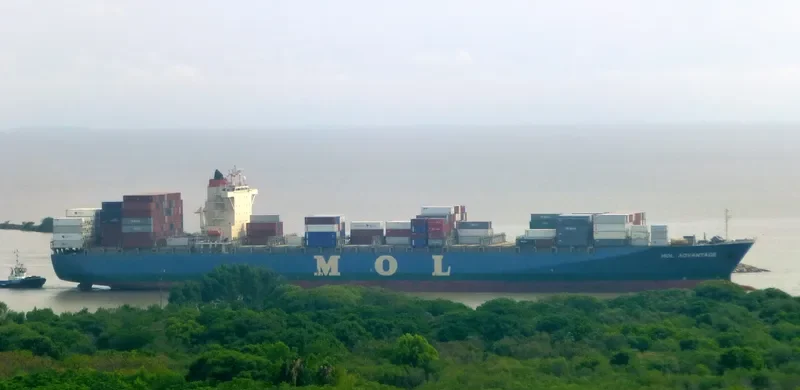 MOL ADVANTAGE Container Ship IMO 9245005 photo 2