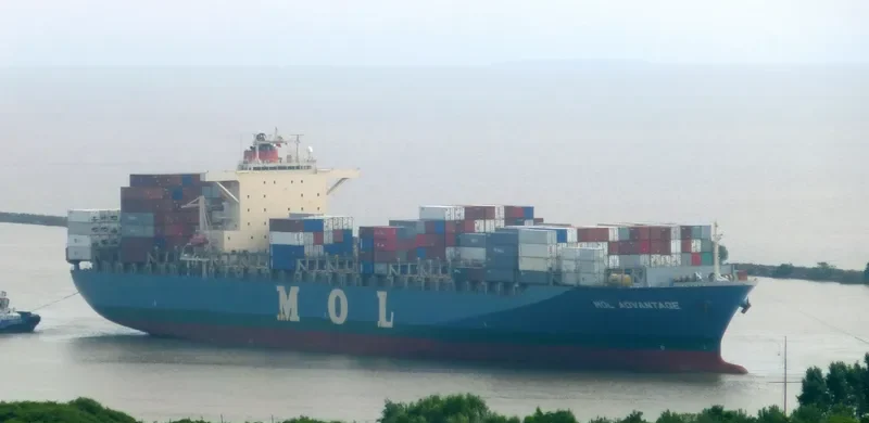 MOL ADVANTAGE Container Ship IMO 9245005 photo 3