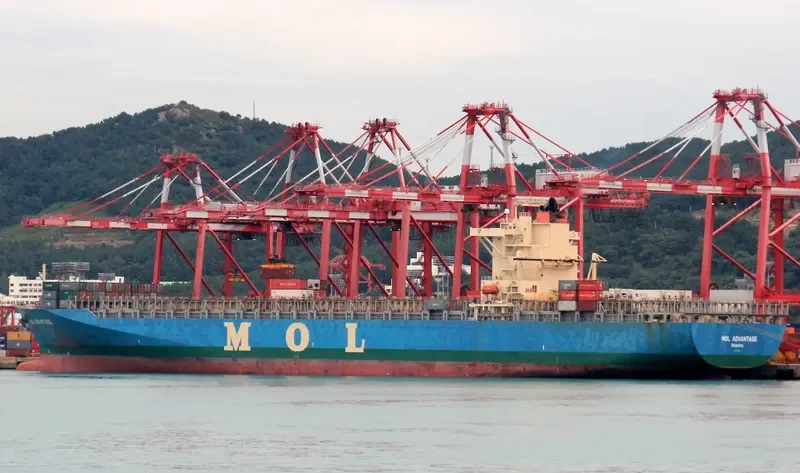 MOL ADVANTAGE Container Ship IMO 9245005 photo 10