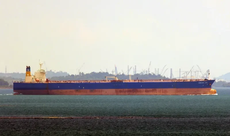 COSGLORY LAKE Tanker IMO 9245782 photo 4