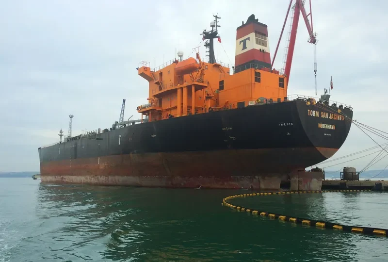 IRIS Tanker IMO 9247778 photo 3