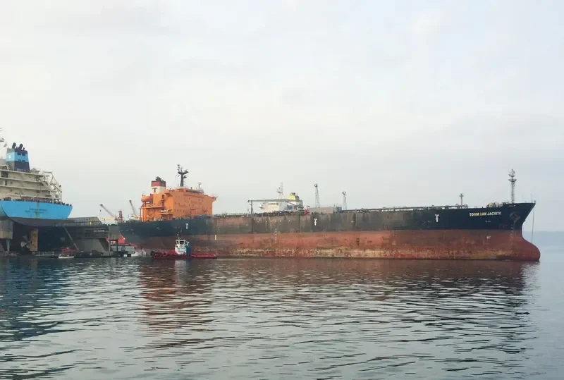 IRIS Tanker IMO 9247778 photo 4