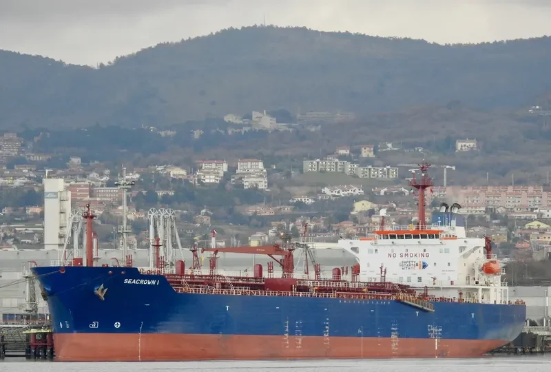 SEACROWN I Tanker IMO 9248801 photo 2