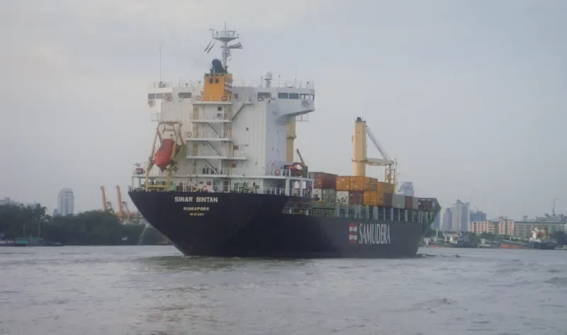 SINAR BINTAN Container Ship IMO 9250957 photo 4