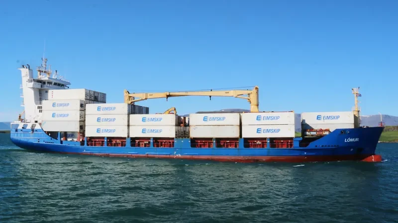 CRYSTAL VLADIVOSTOK Container Ship IMO 9251509 photo 2