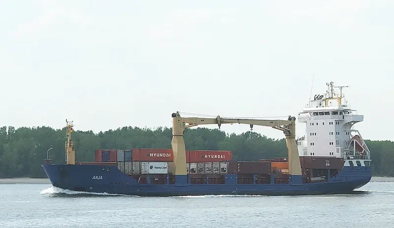 CRYSTAL VLADIVOSTOK Container Ship IMO 9251509 photo 24
